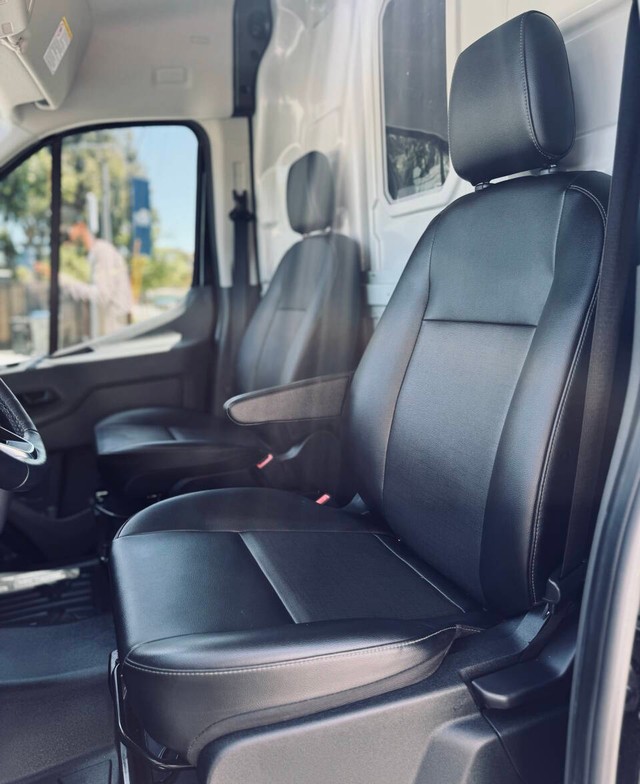 Ford E-Transit Cargo Van Vehicle Full-screen Gallery Image 11