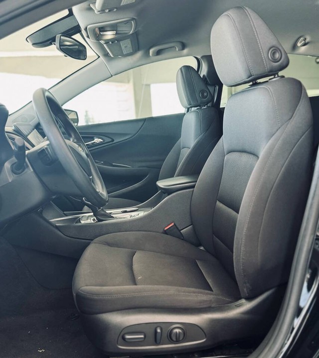 Chevrolet Malibu Vehicle Full-screen Gallery Image 21