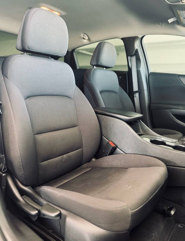 Chevrolet Malibu Vehicle Full-screen Gallery Image 24