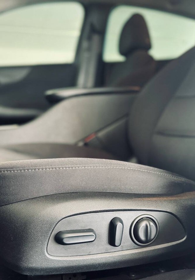 Chevrolet Malibu Vehicle Full-screen Gallery Image 27