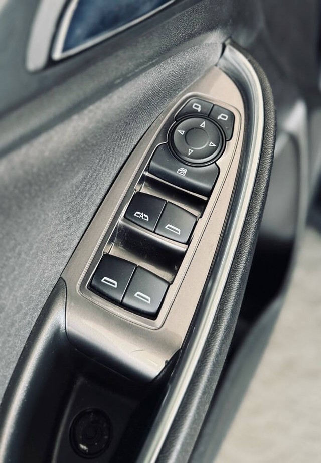 Chevrolet Malibu Vehicle Full-screen Gallery Image 28