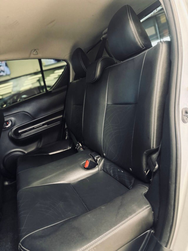 Toyota Prius c Vehicle Full-screen Gallery Image 15