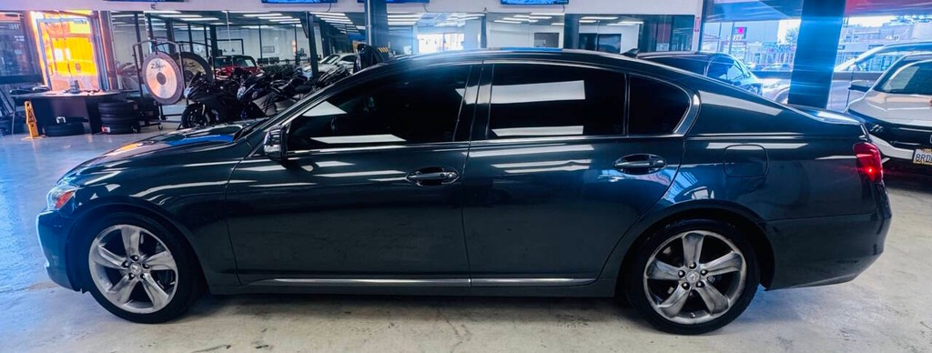 Lexus GS 350 Vehicle Full-screen Gallery Image 04