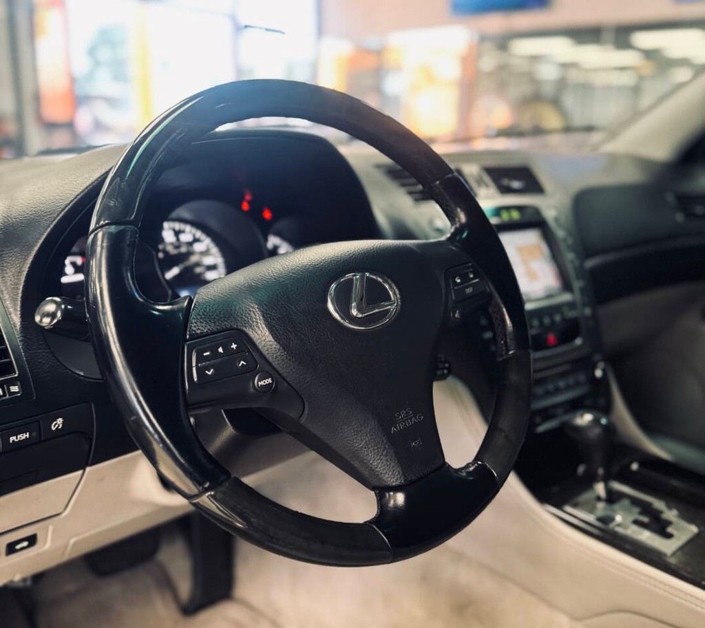 Lexus GS 350 Vehicle Full-screen Gallery Image 10