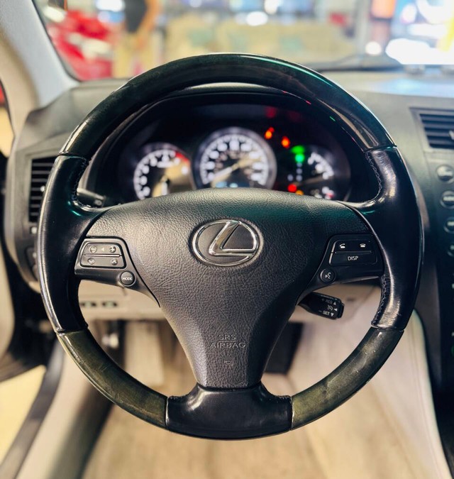 Lexus GS 350 Vehicle Full-screen Gallery Image 09