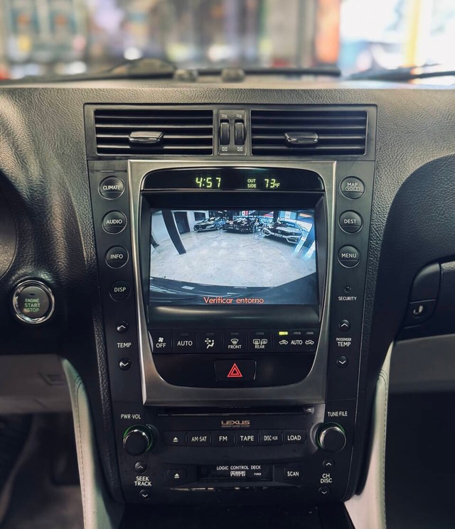 Lexus GS 350 Vehicle Full-screen Gallery Image 11