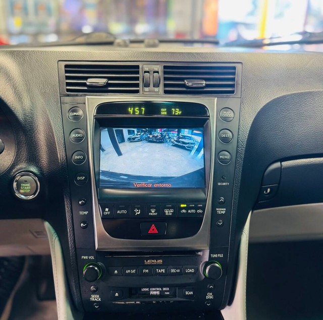 Lexus GS 350 Vehicle Full-screen Gallery Image 12