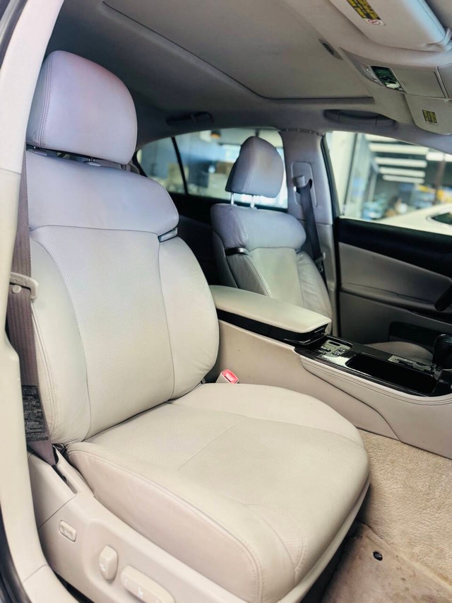 Lexus GS 350 Vehicle Full-screen Gallery Image 14