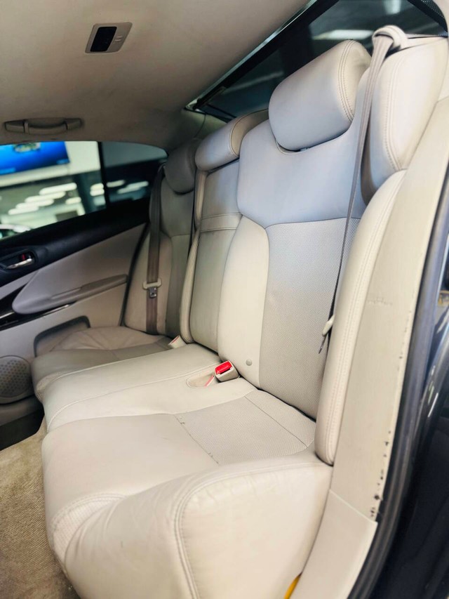 Lexus GS 350 Vehicle Full-screen Gallery Image 16