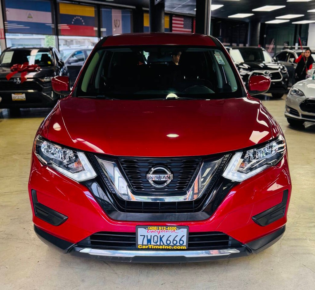 Nissan Rogue Vehicle Full-screen Gallery Image 03