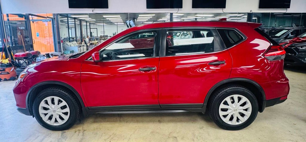 Nissan Rogue Vehicle Full-screen Gallery Image 04