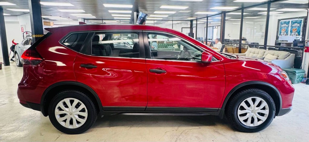 Nissan Rogue Vehicle Full-screen Gallery Image 05