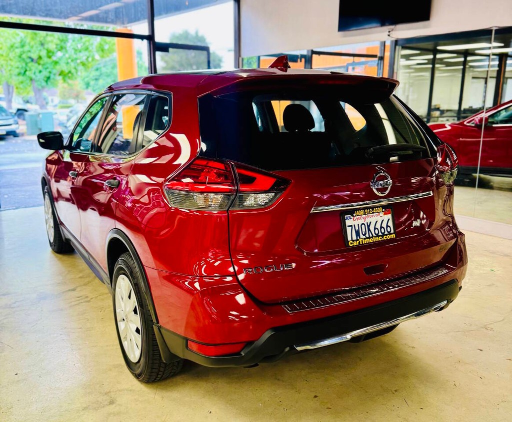 Nissan Rogue Vehicle Full-screen Gallery Image 06