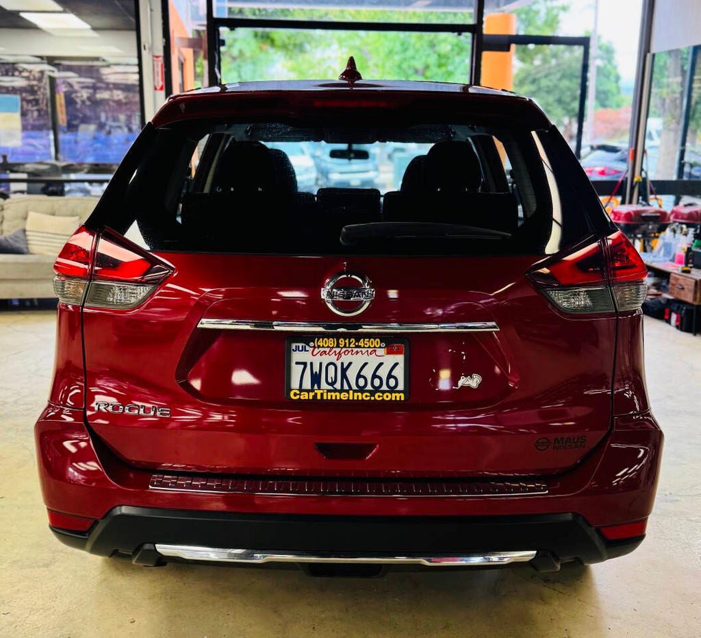 Nissan Rogue Vehicle Full-screen Gallery Image 07