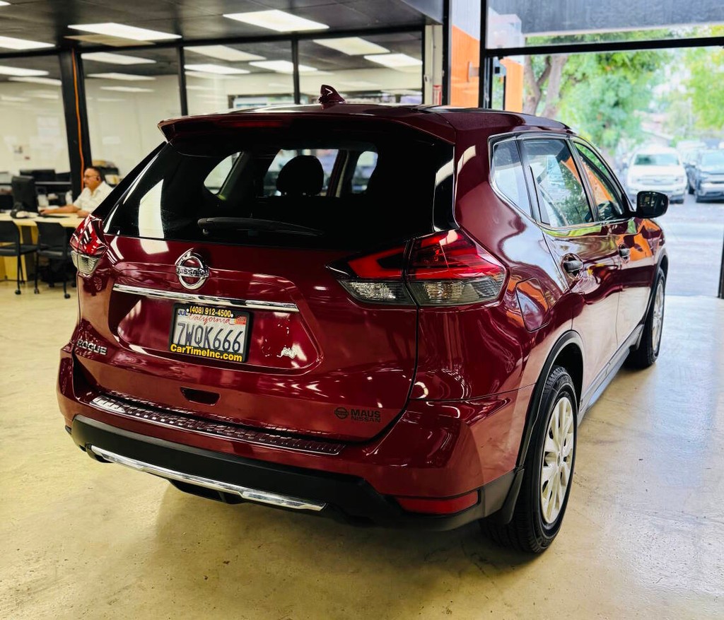 Nissan Rogue Vehicle Full-screen Gallery Image 08