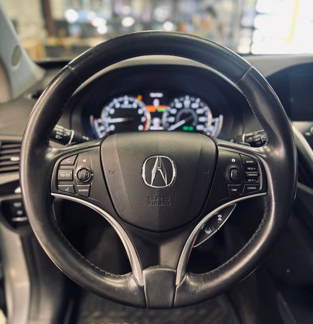 Acura MDX Vehicle Full-screen Gallery Image 05