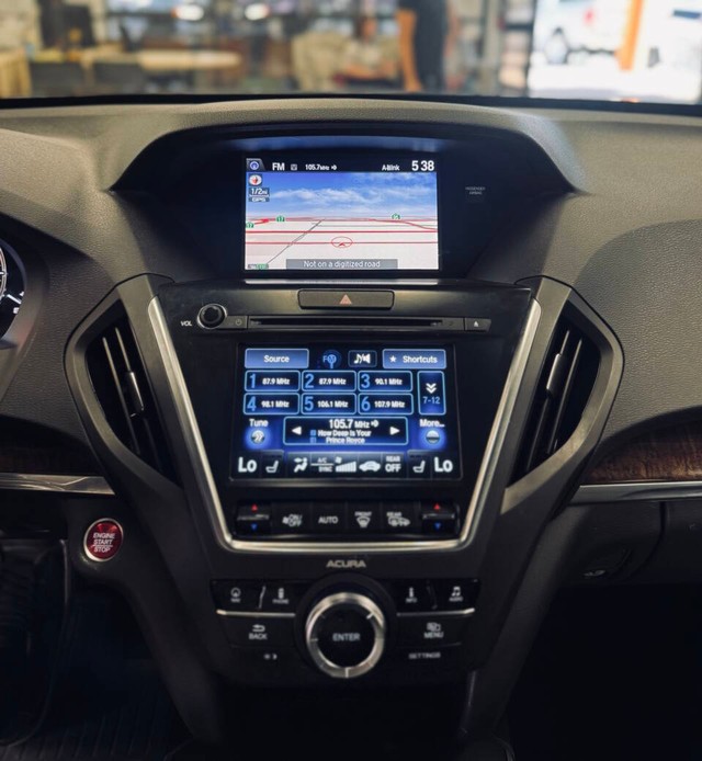 Acura MDX Vehicle Full-screen Gallery Image 07