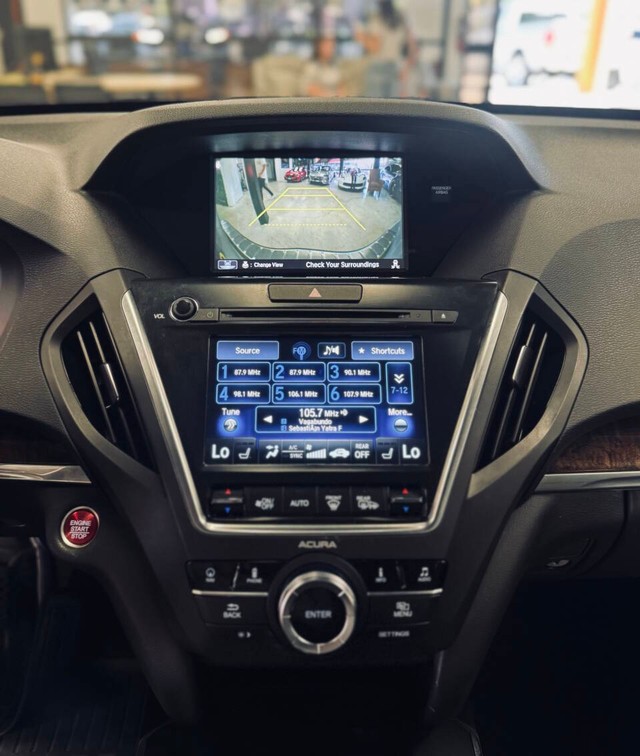 Acura MDX Vehicle Full-screen Gallery Image 08