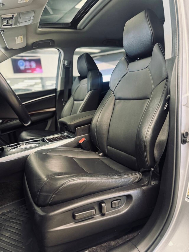 Acura MDX Vehicle Full-screen Gallery Image 09