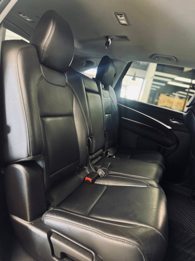 Acura MDX Vehicle Full-screen Gallery Image 11