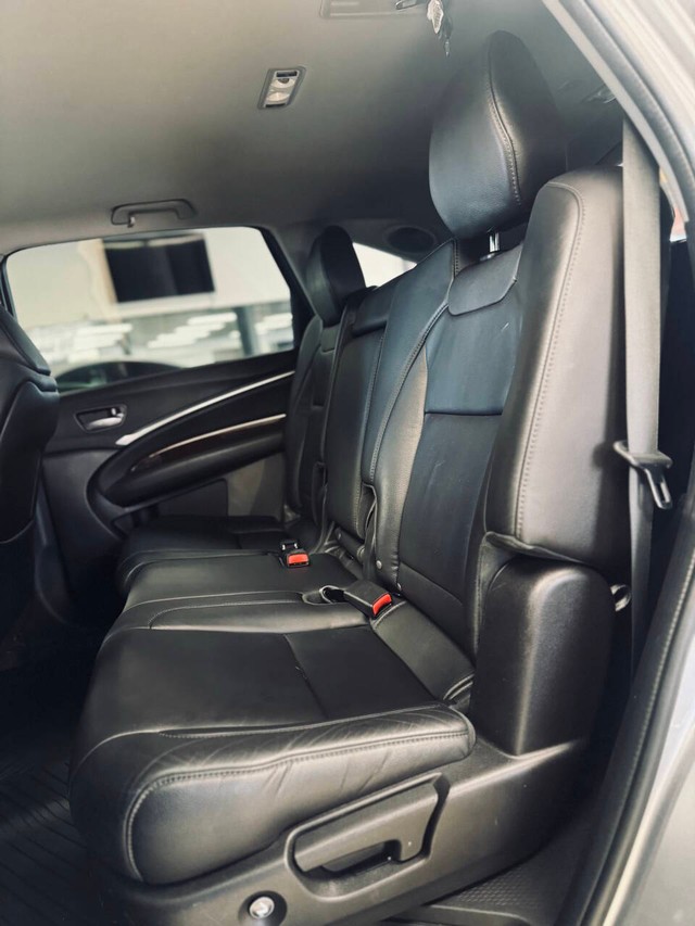 Acura MDX Vehicle Full-screen Gallery Image 12