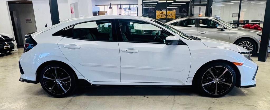 Honda Civic Hatchback Vehicle Full-screen Gallery Image 05