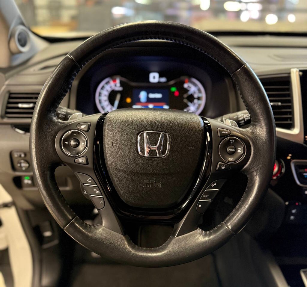 Honda Pilot Vehicle Full-screen Gallery Image 10