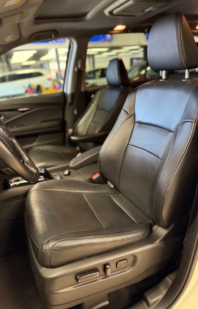 Honda Pilot Vehicle Full-screen Gallery Image 12