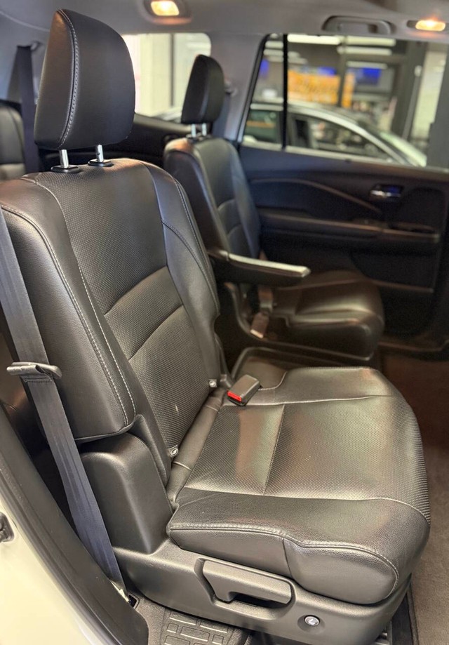 Honda Pilot Vehicle Full-screen Gallery Image 14