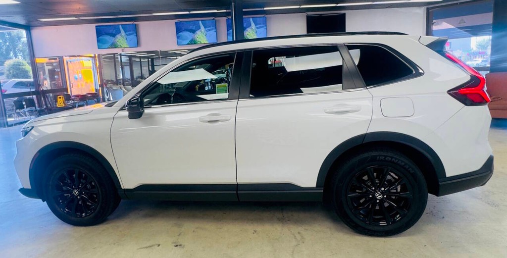 Honda CR-V Hybrid Vehicle Full-screen Gallery Image 05