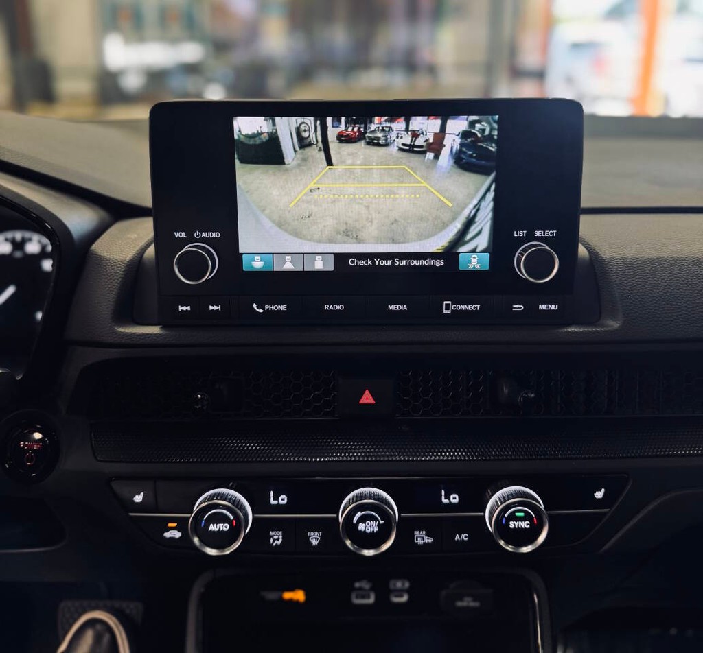 Honda CR-V Hybrid Vehicle Full-screen Gallery Image 11