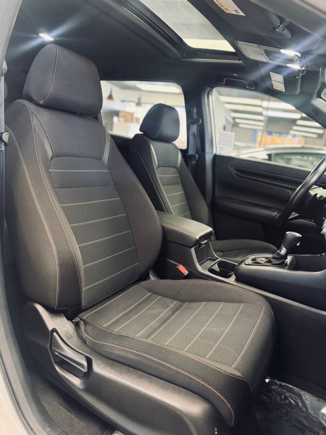 Honda CR-V Hybrid Vehicle Full-screen Gallery Image 13