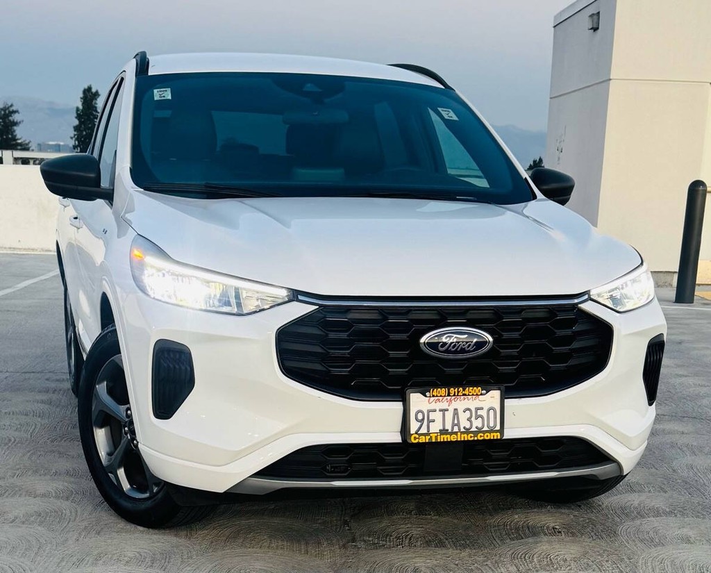 Ford Escape Vehicle Full-screen Gallery Image 02