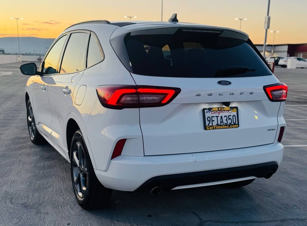 Ford Escape Vehicle Full-screen Gallery Image 07