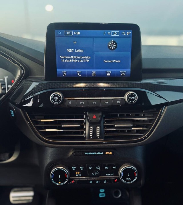 Ford Escape Vehicle Full-screen Gallery Image 20