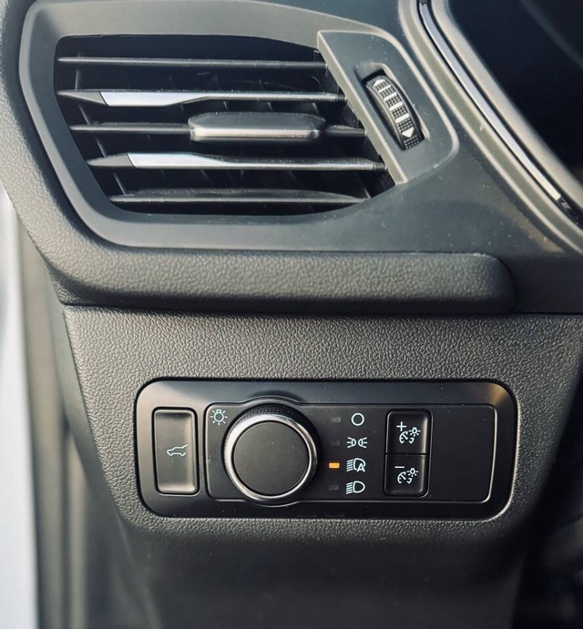 Ford Escape Vehicle Full-screen Gallery Image 29