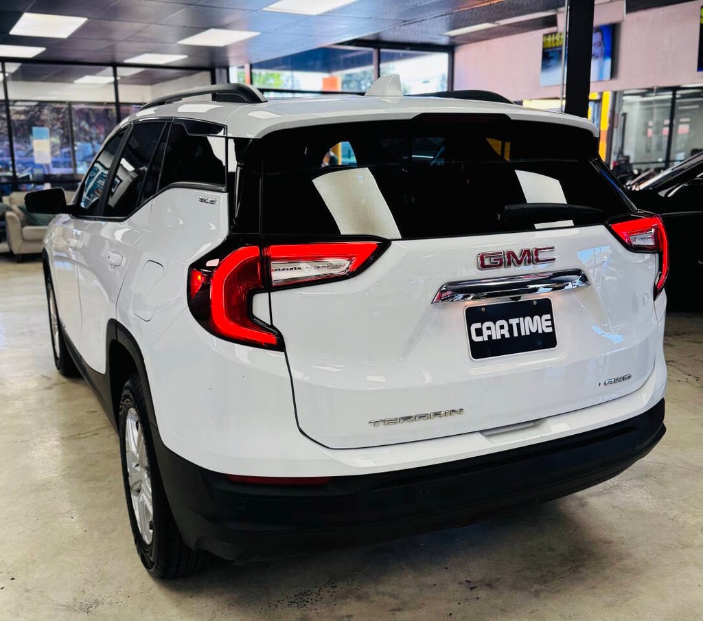 GMC Terrain Vehicle Full-screen Gallery Image 06