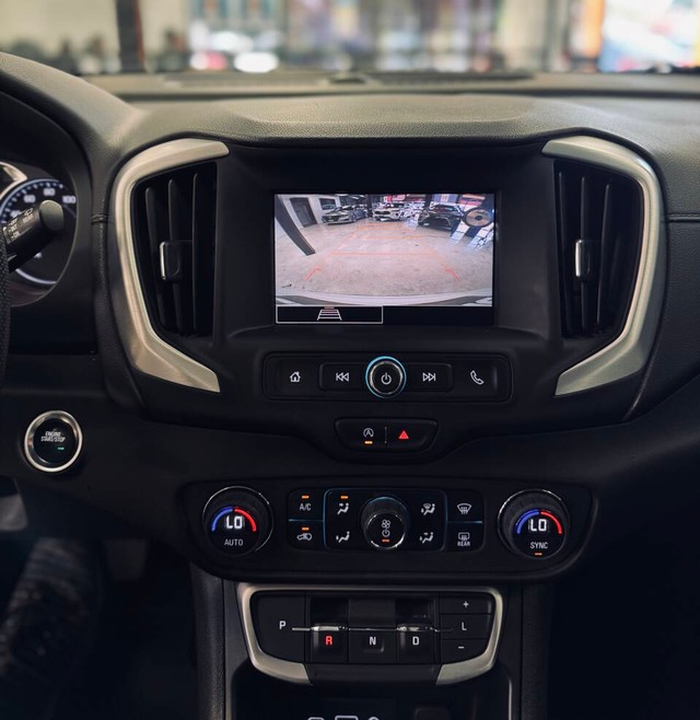 GMC Terrain Vehicle Full-screen Gallery Image 11