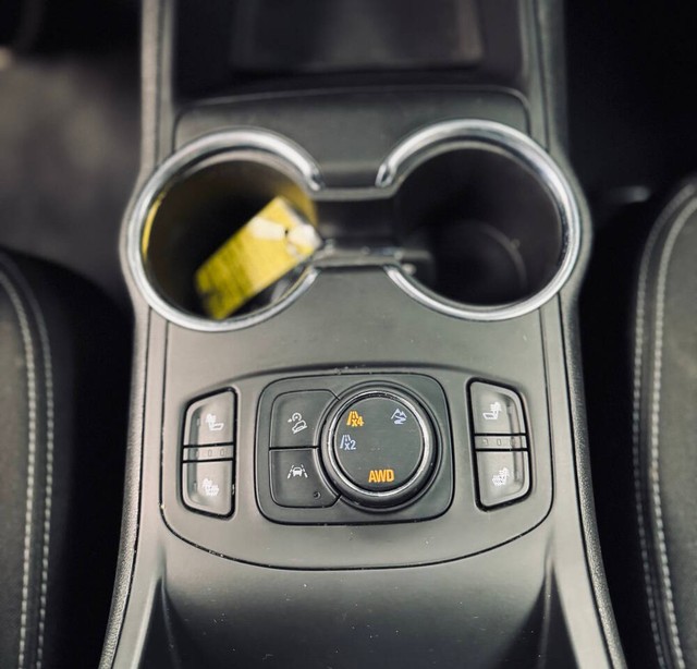 GMC Terrain Vehicle Full-screen Gallery Image 12