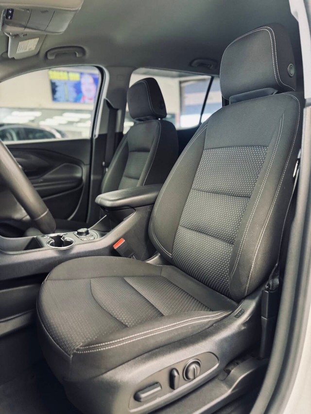 GMC Terrain Vehicle Full-screen Gallery Image 13