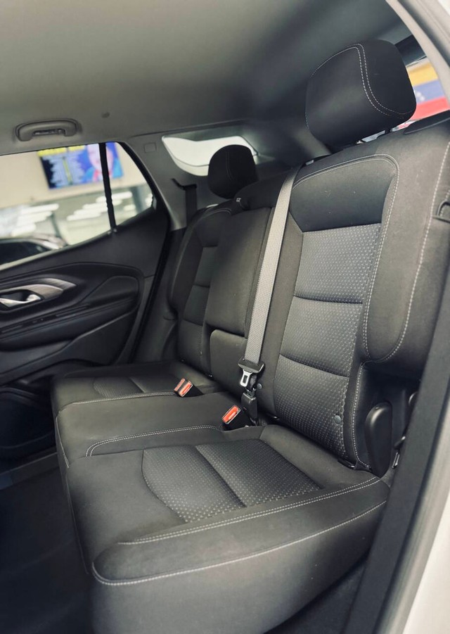 GMC Terrain Vehicle Full-screen Gallery Image 16