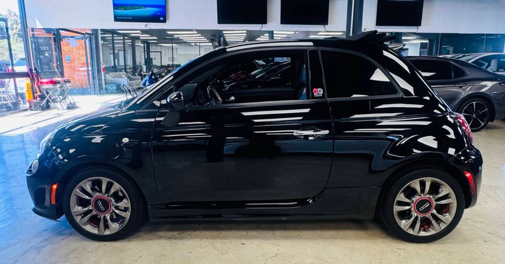 FIAT 500c Vehicle Full-screen Gallery Image 06