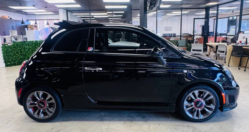 FIAT 500c Vehicle Full-screen Gallery Image 07