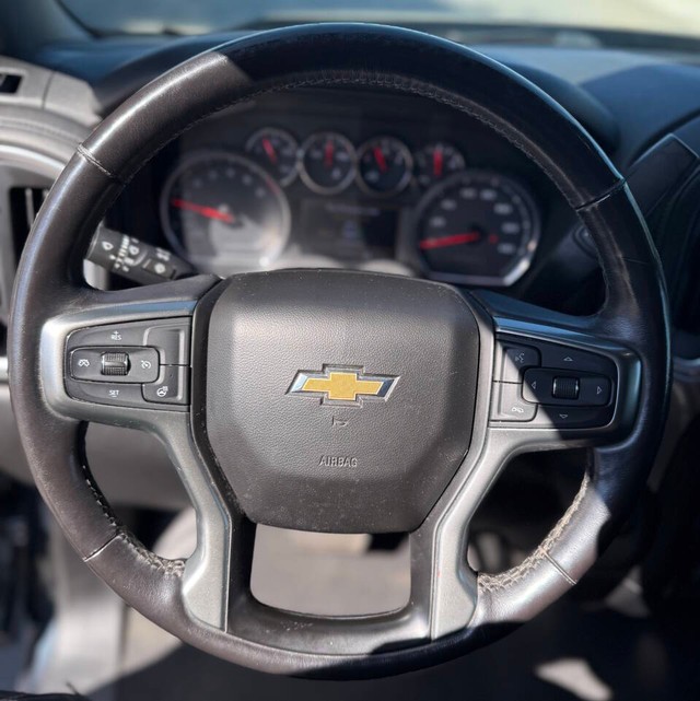 Chevrolet Silverado 1500 Vehicle Full-screen Gallery Image 10