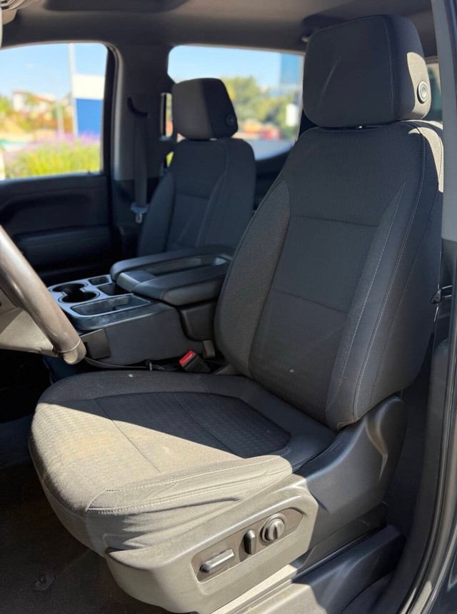 Chevrolet Silverado 1500 Vehicle Full-screen Gallery Image 12