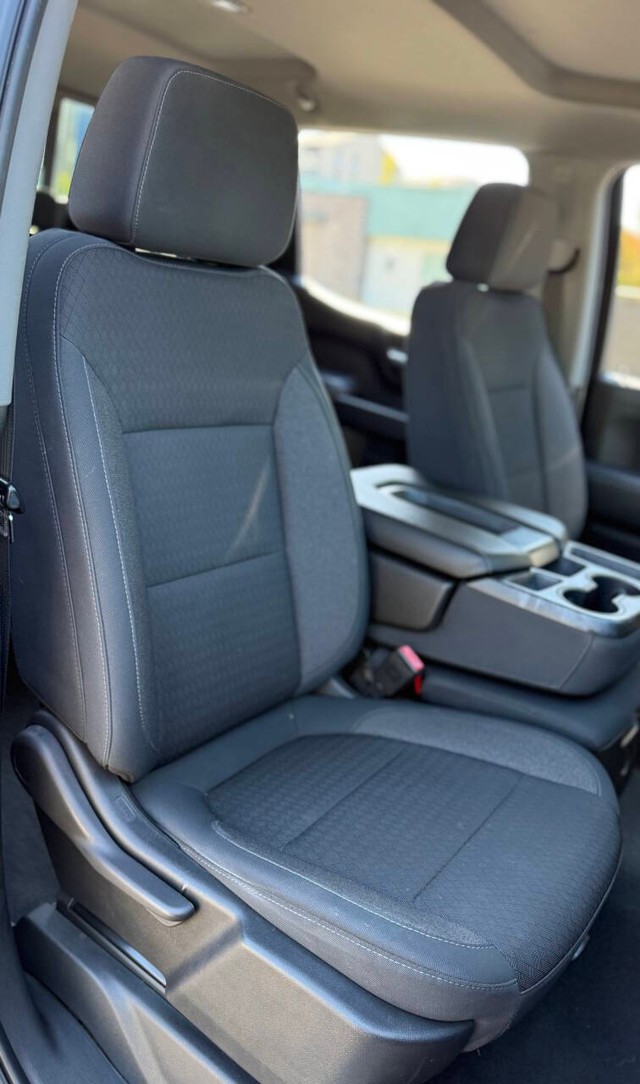 Chevrolet Silverado 1500 Vehicle Full-screen Gallery Image 13