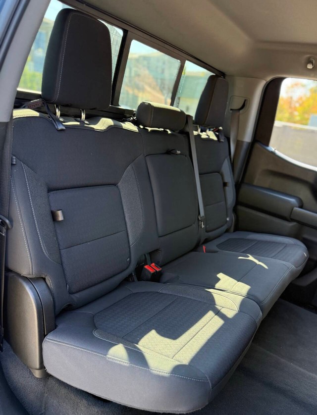 Chevrolet Silverado 1500 Vehicle Full-screen Gallery Image 14