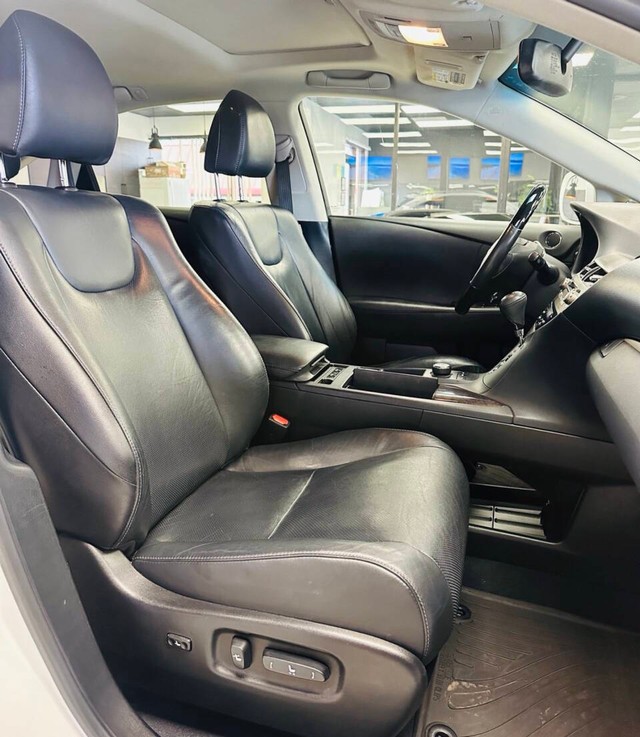 Lexus RX 350 Vehicle Full-screen Gallery Image 12