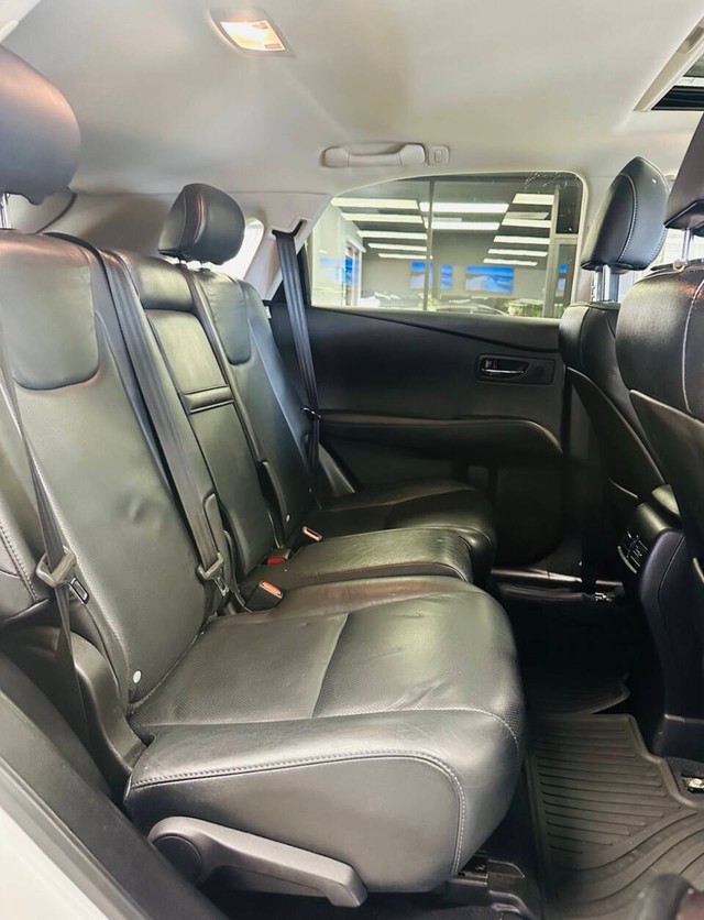 Lexus RX 350 Vehicle Full-screen Gallery Image 13