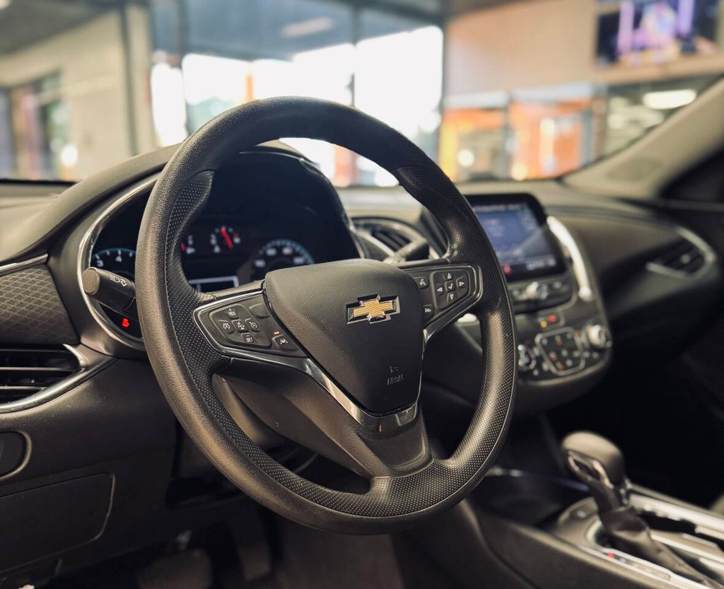 Chevrolet Malibu Vehicle Full-screen Gallery Image 12